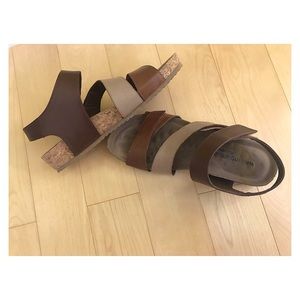 Tri-color brown sandals